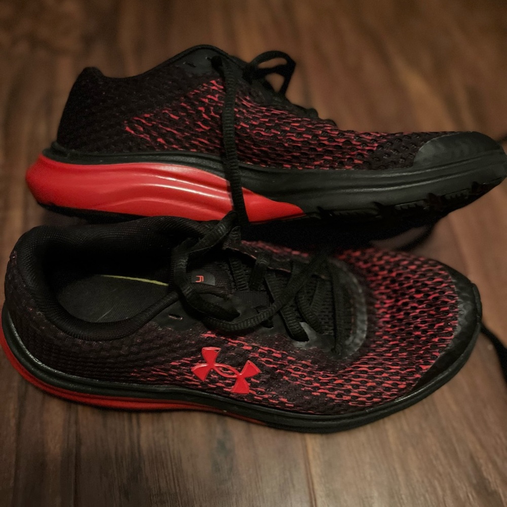 Boys Under Armour Tennis Shoes School Shoes Size 5.5
